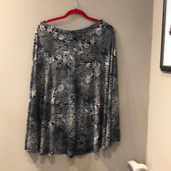 Pretty Lavena Skirt - Picture 2 of 2